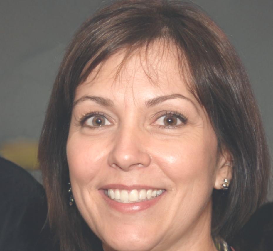 Financial analyst and investment educator with market research expertise